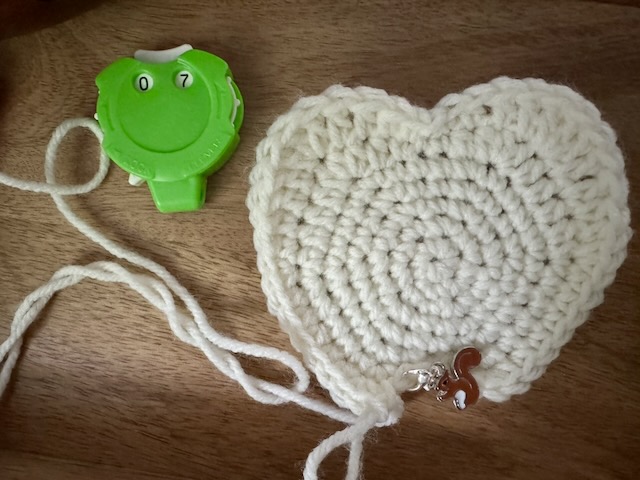 apple coaster core in cream yarn showing and 7 of pattern